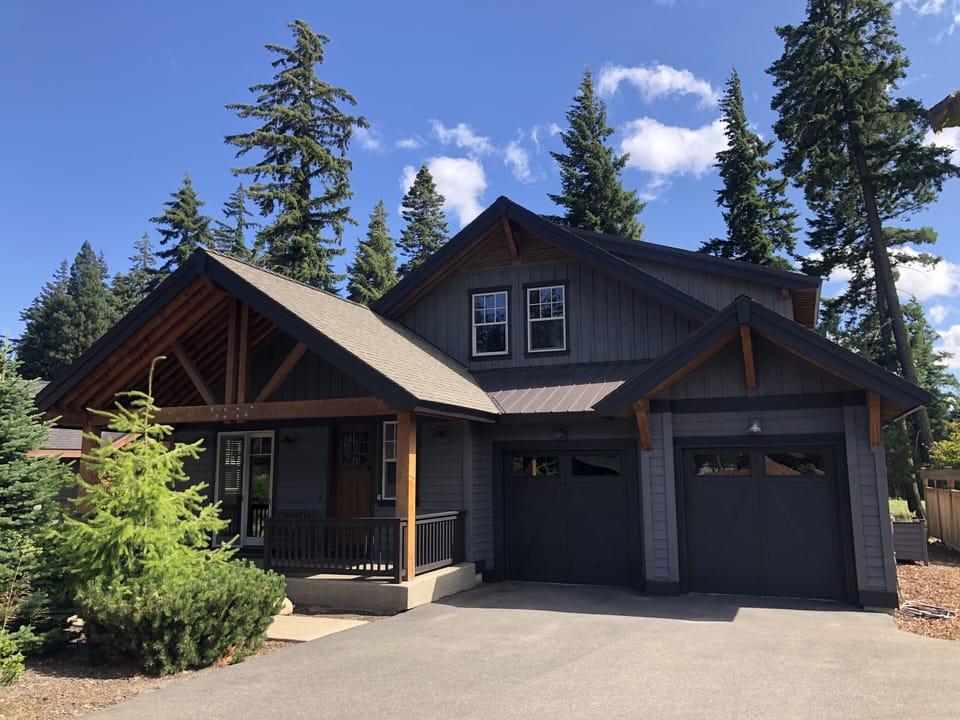 Front of home, shared driveway with great neighbors 