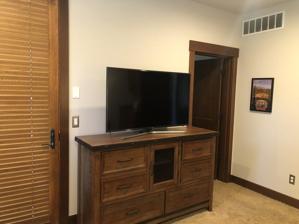 Master dresser with New Smart TV- Hulu, Netflix and Prime! 