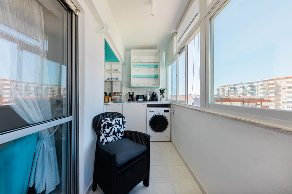 Sun-room/solarium 2 w/ Laundry Area in Kitchen (washer and dryer)