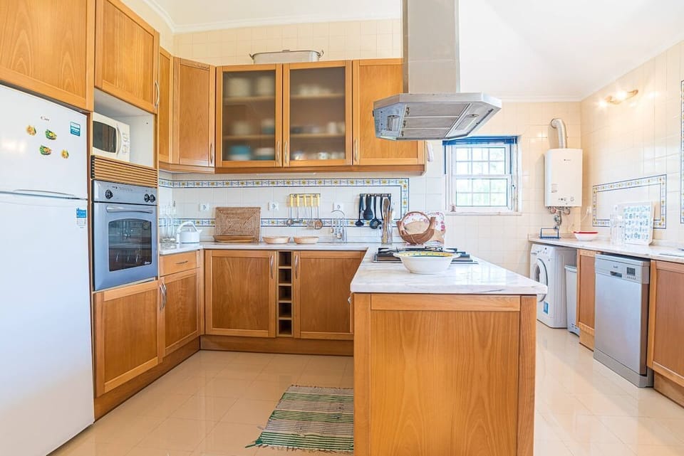 Spacious kitchen with wooden cabinetry and central island — Villa Mara, holiday villa in Sintra