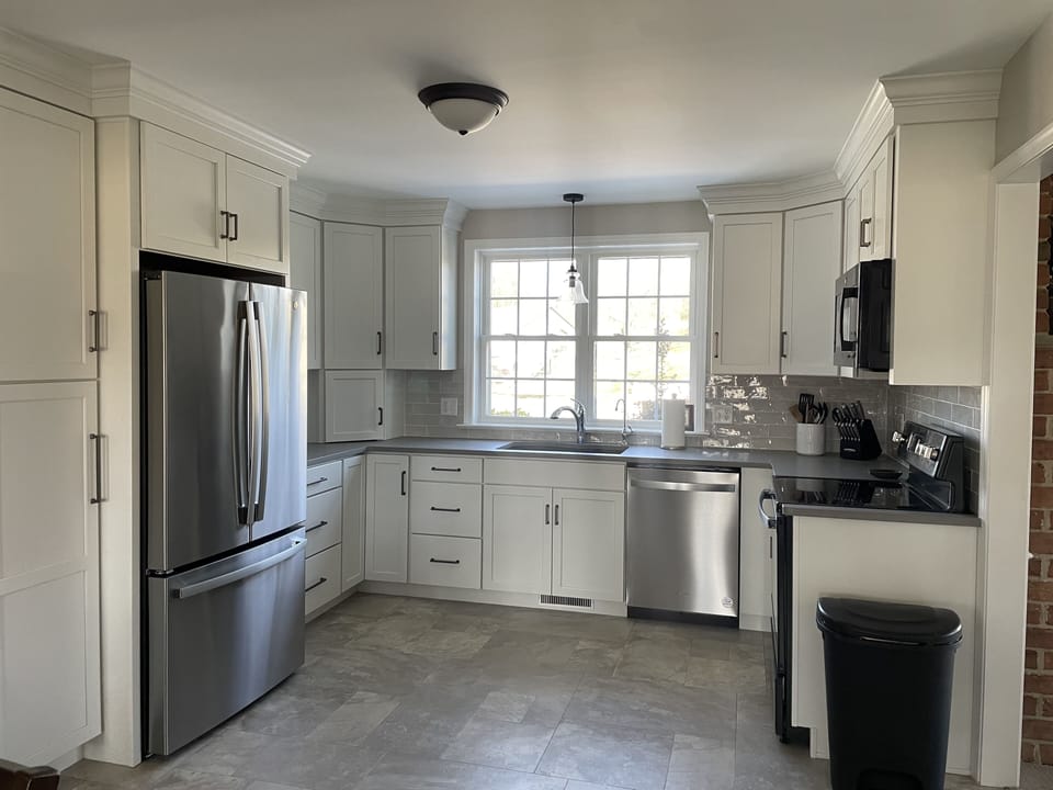 NEW!! Fully renovated and updated kitchen. Comes fully equipped! 