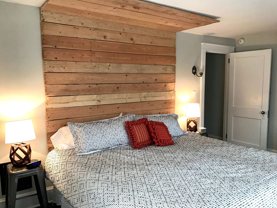 King sized bed in light and airy front bedroom.