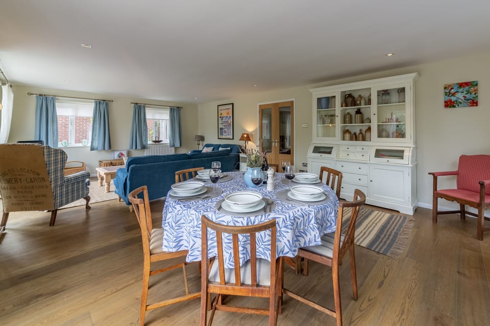 Ground floor: Open-plan dining/sitting room