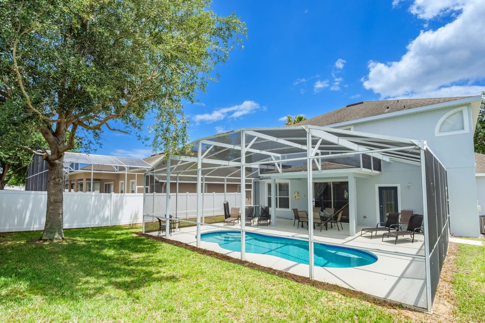 Pool/Garden area
