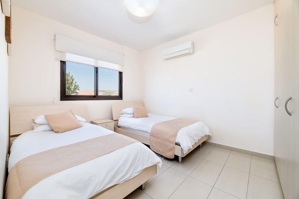 Twin room with 2 single beds