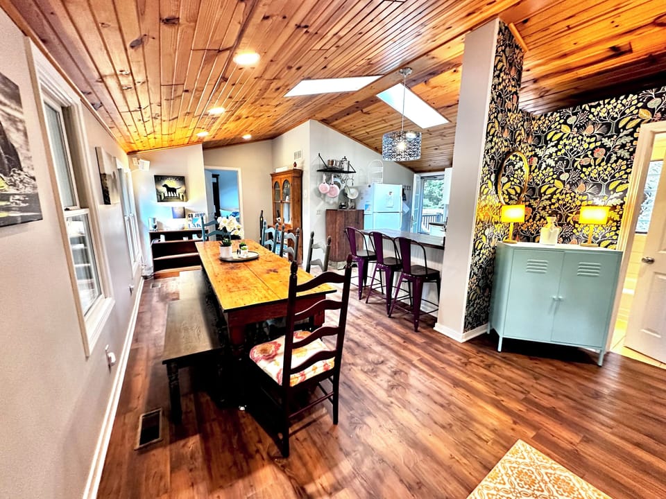 vaulted ceilings & open floorplan