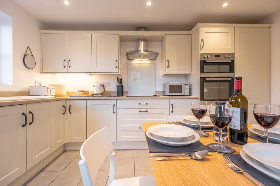 Ground floor: Spacious kitchen/ dining room