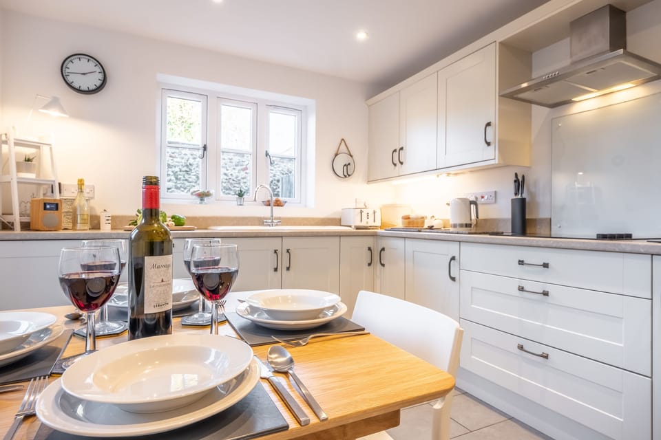 Ground floor: Spacious kitchen/ dining room