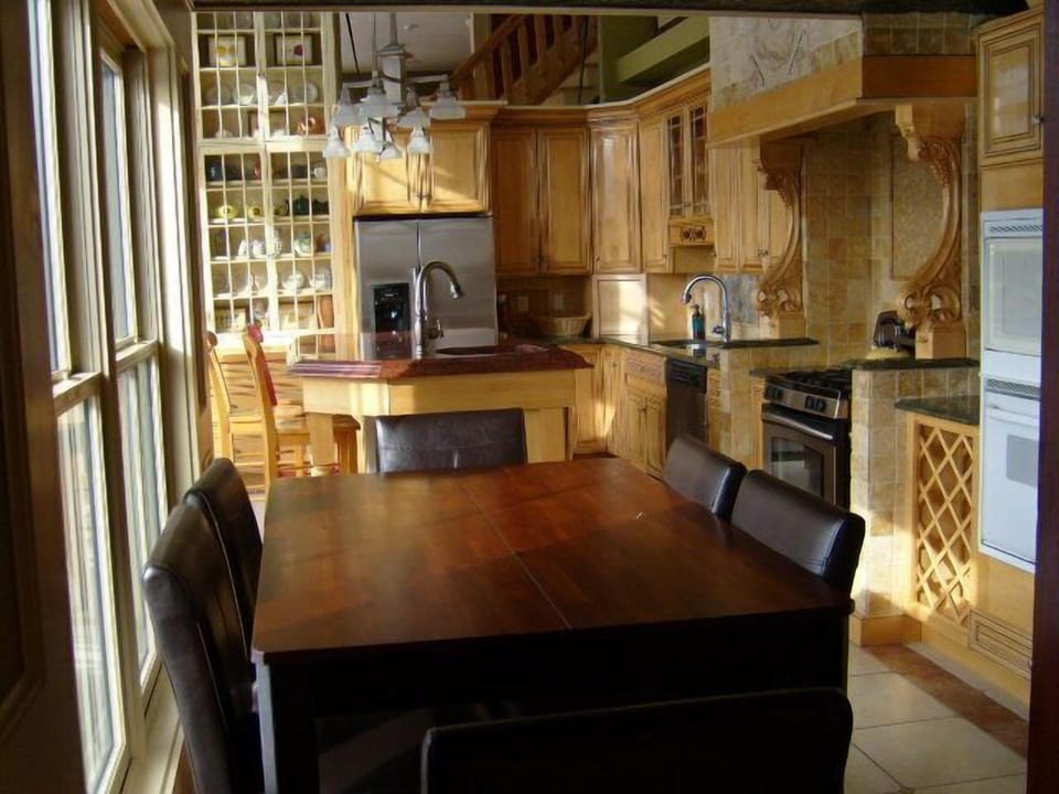 Kitchen Nook with view of Mt Snow