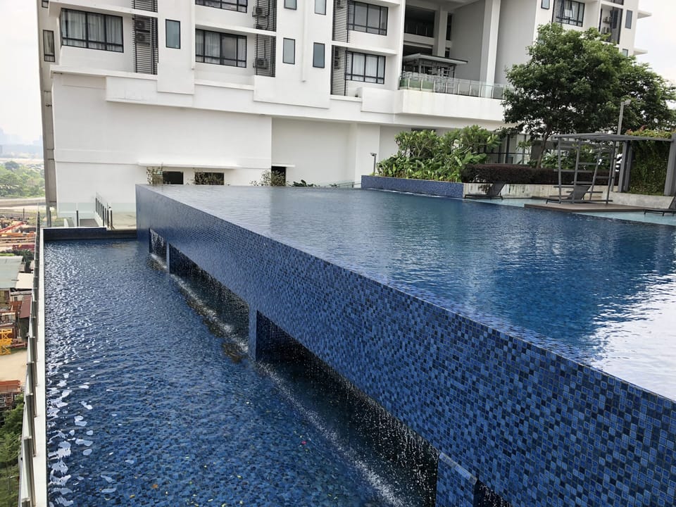 Infinity pool