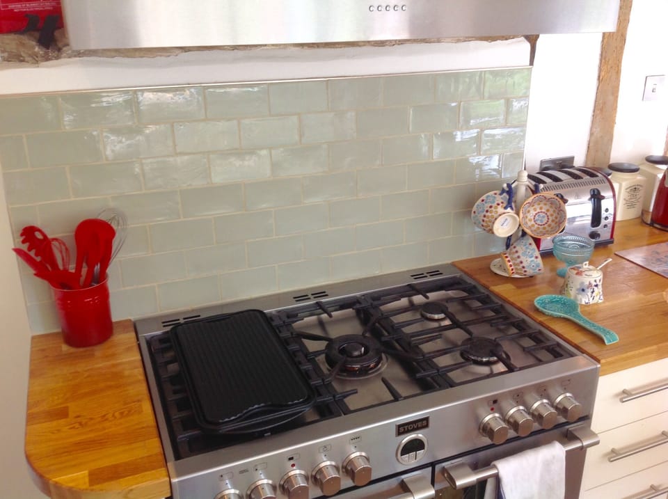 Range cooker - gas hob & electric ovens