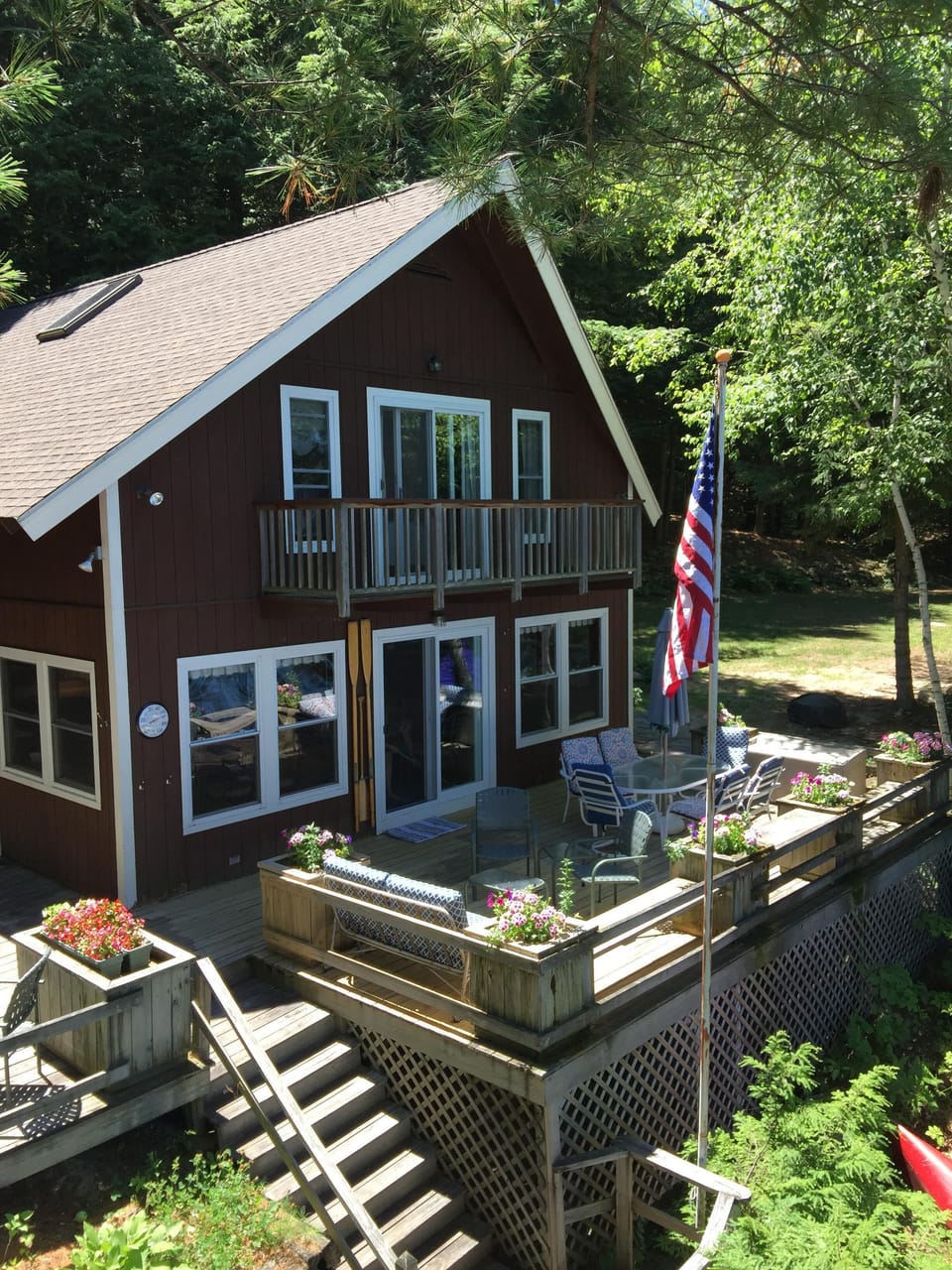 Birds Eye View, cottage steps from the lake.