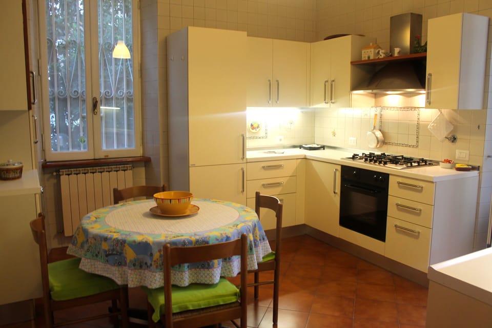 Large eat-in kitchen