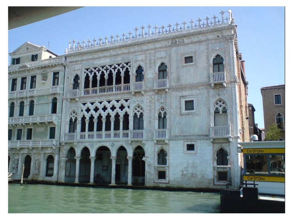 The Ca' d'Oro and the vaporetto stop at 2' walk from the Goose Home