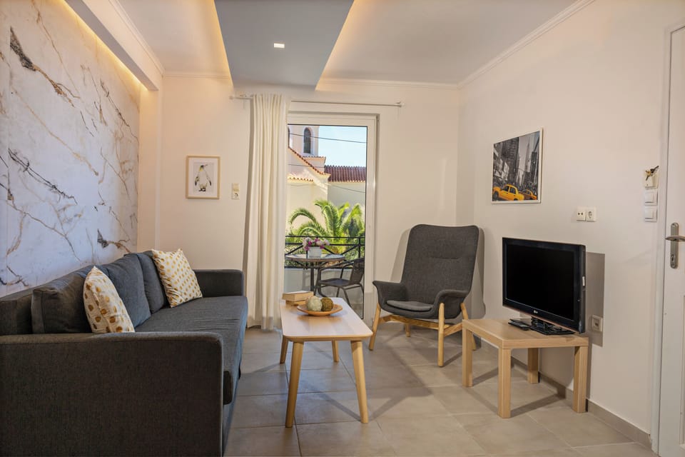 Standard 2nd floor apartment-Living room with Balcony