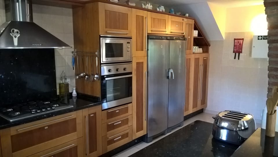 Well equipped Kitchen with full size fridge and freezer.