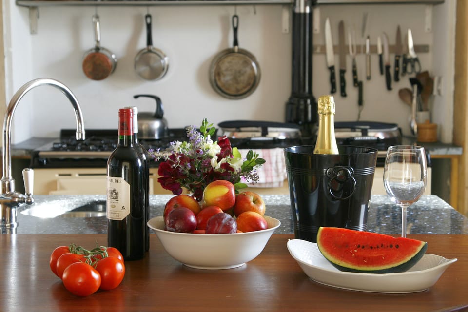 Fully equipped kitchen with Aga & separate oven, all m/c by Miele.  