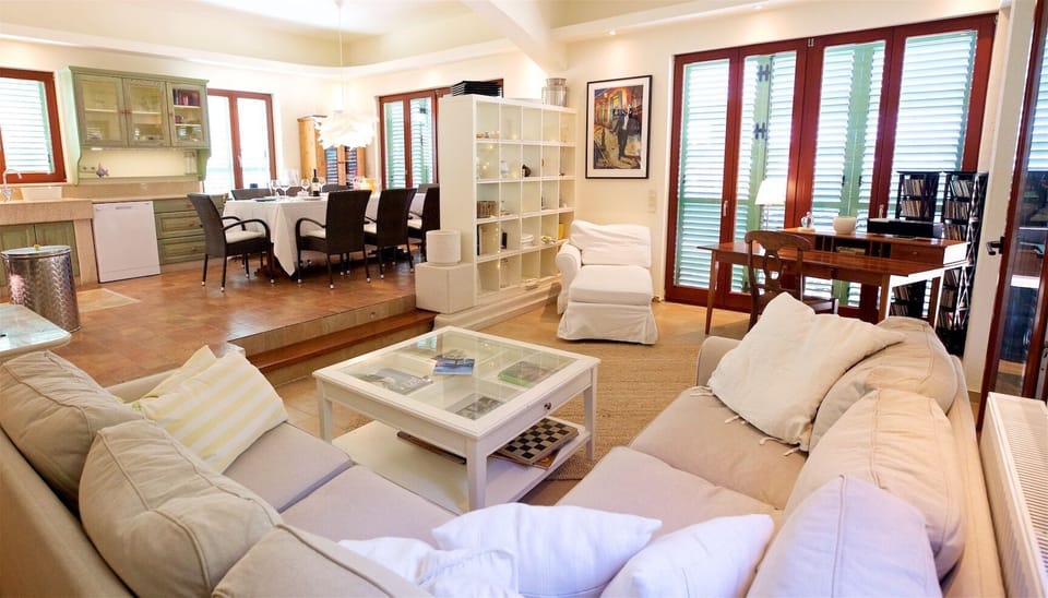 Comfy sitting area, great for games and family time