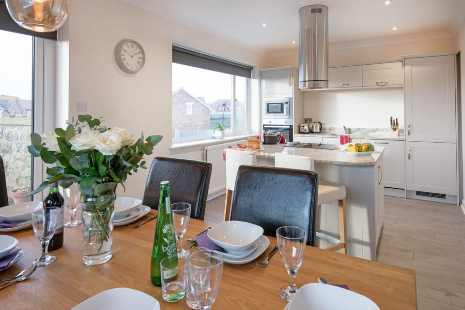 Dining/Kitchen area