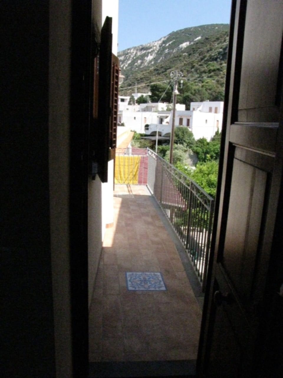 Entrance to Didyme from the car park side and rear balcony