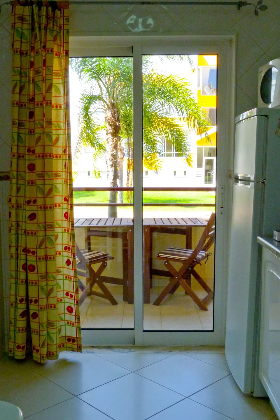 Porta da cozinha para a varanda.