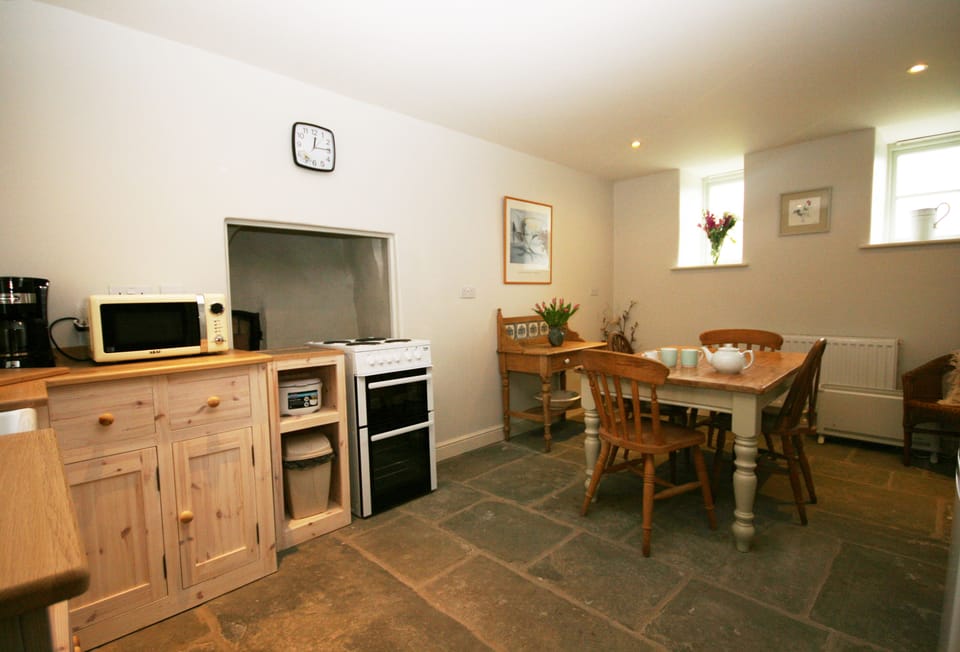Kitchen and dining area.