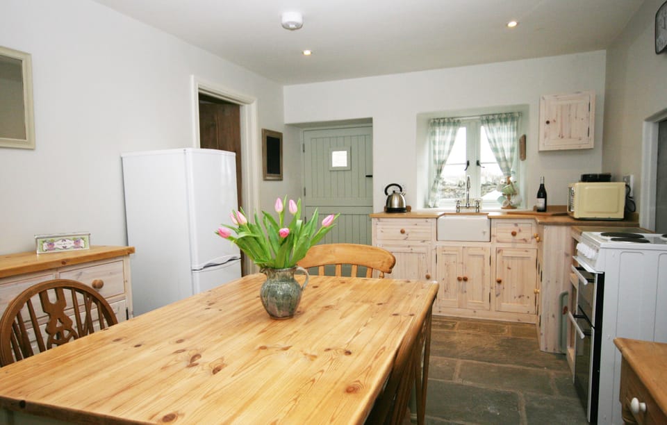 Kitchen and dining area.