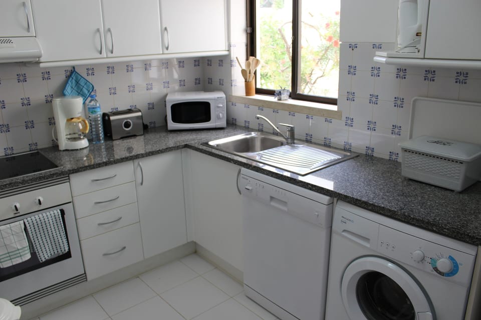 Fully equipped kitchen.