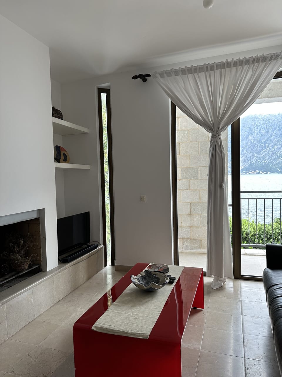 Living room on the middle floor.