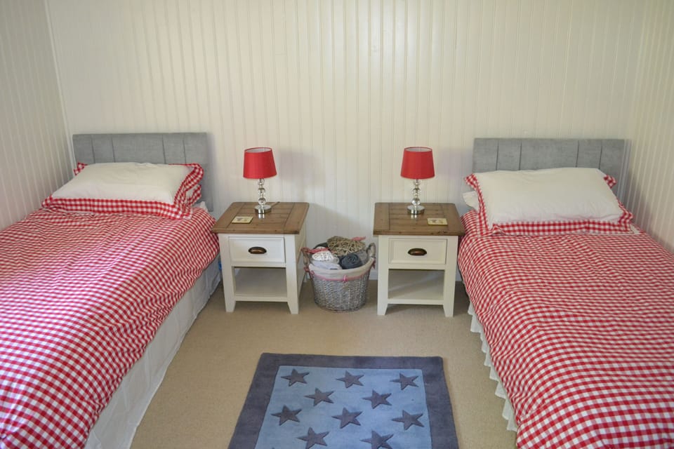 3rd bedroom - 2 singles and room for travel cot - fresh White Company linen 