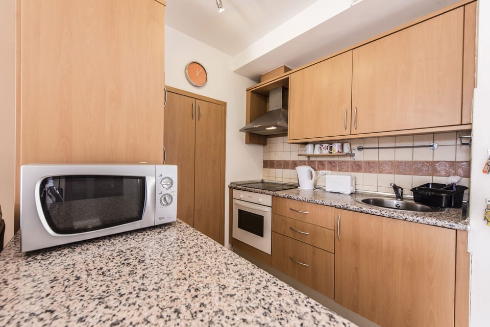 Modern Kitchen with wash machine, cooker, Microwave and all you could need..