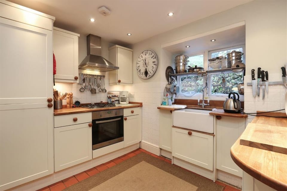 Kitchen now with double oven and Ninja air fryer.