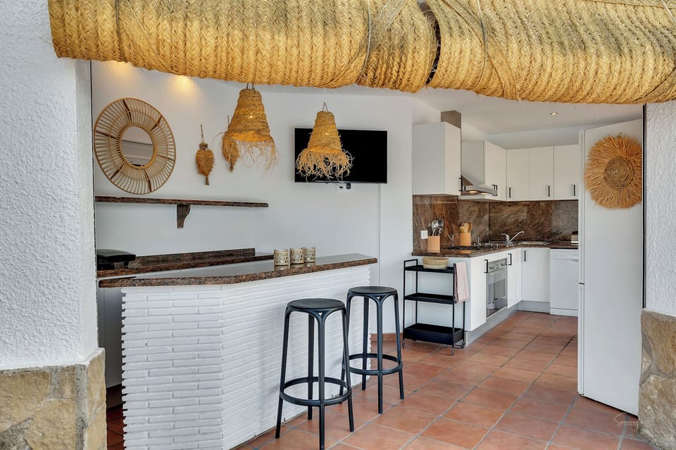 Outdoor bar/kitchen
