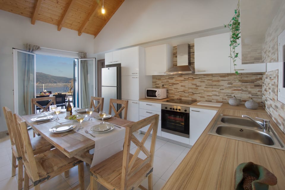 The main kitchen fully equiped
