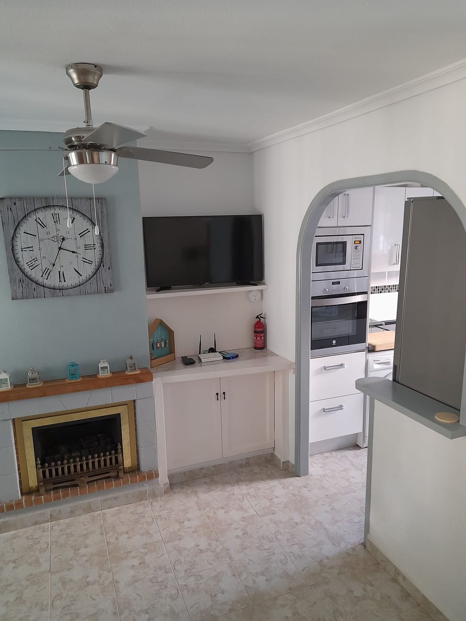 Lounge to kitchen