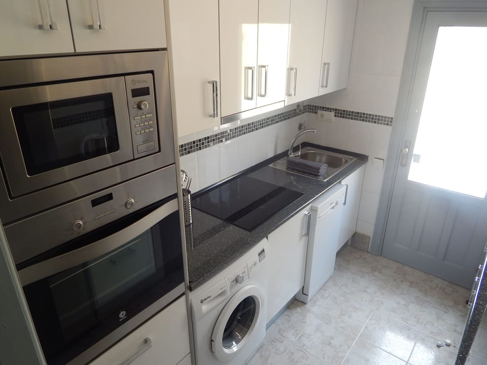 Fully fitted kitchen
