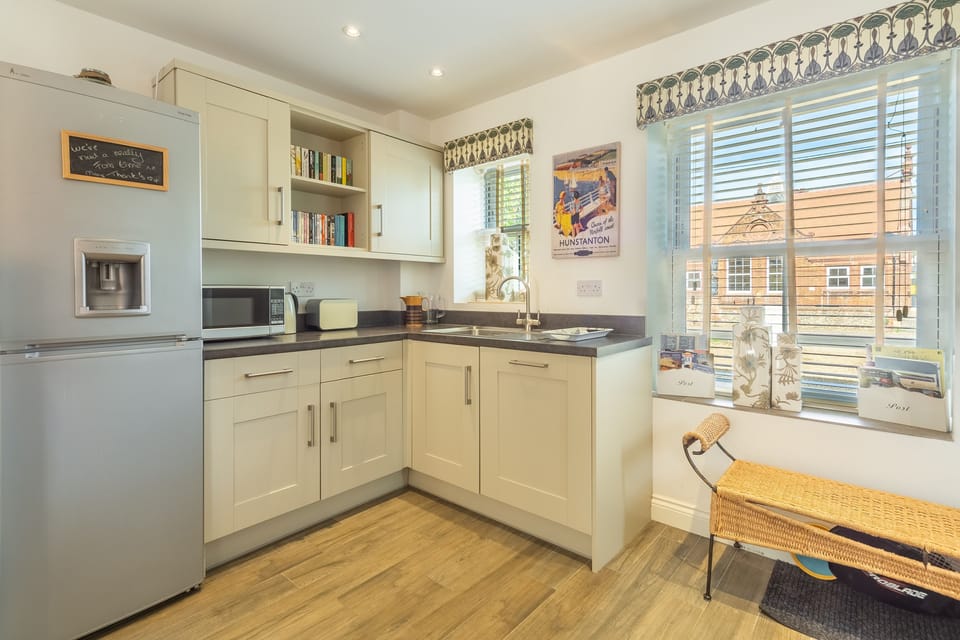 Ground floor: Modern well-equipped kitchen