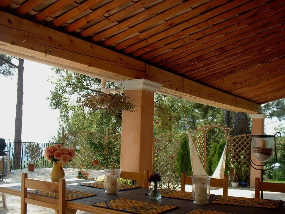 summer dining room