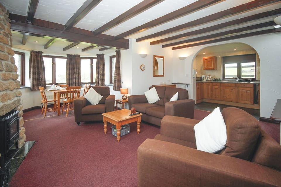 Mowhay Cottage lounge, dining room and kitchen