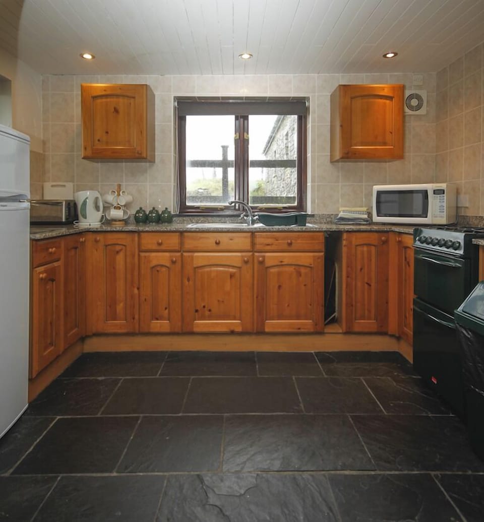Mowhay Cottage kitchen