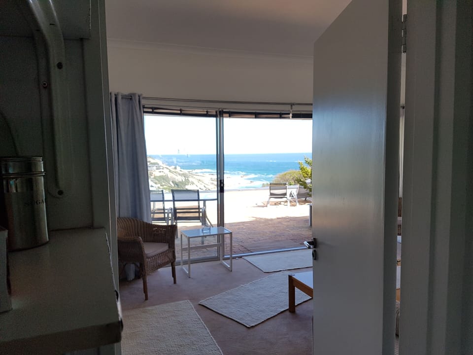 Mini kitchen facilities plus barbecue on the balcony