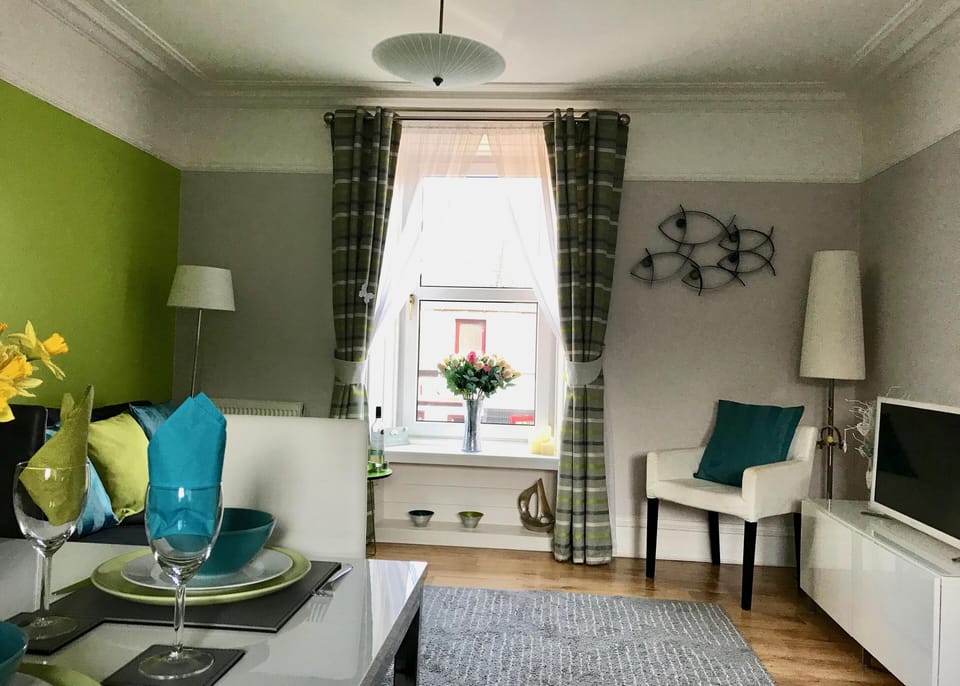 Open plan ideal for cooking and chatting