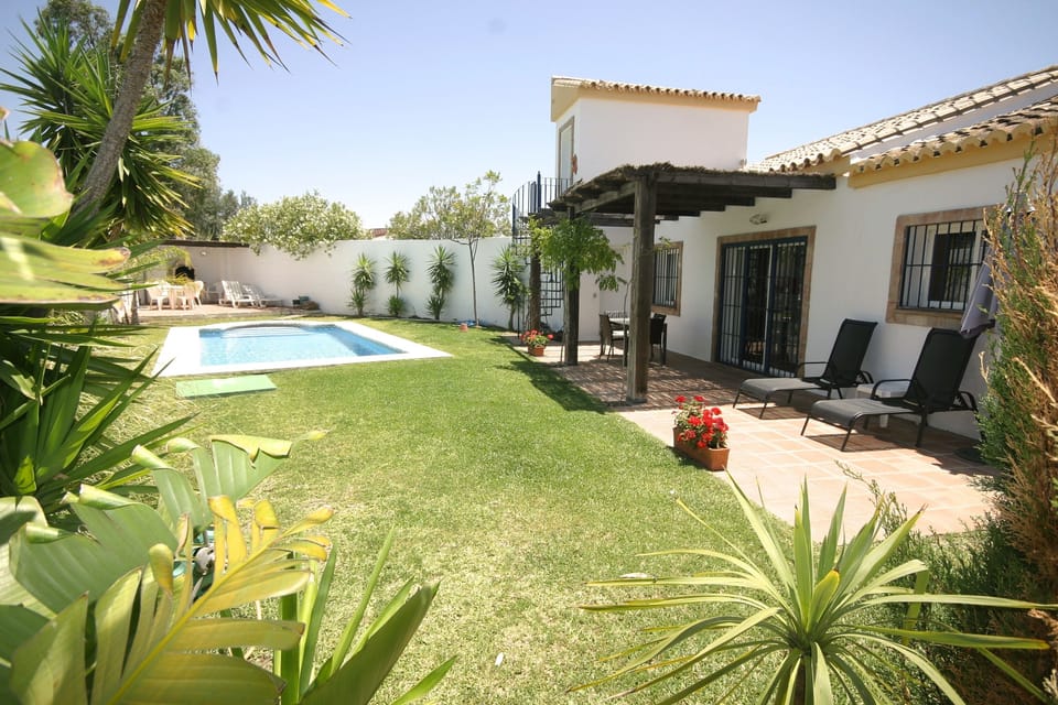 Private pool and gardens, totally enclosed