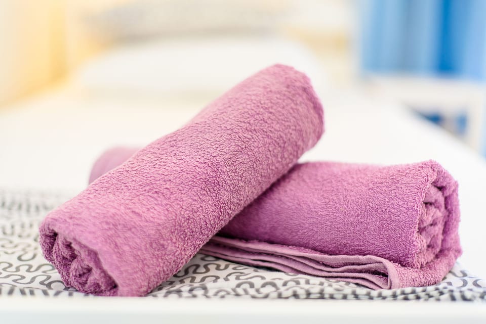 Bedroom with two single beds