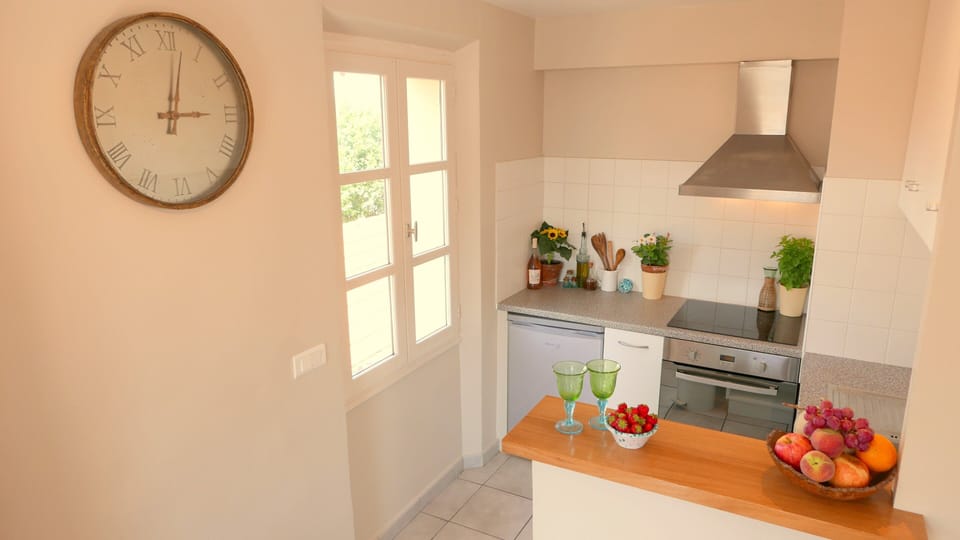 Light and Bright Kitchen