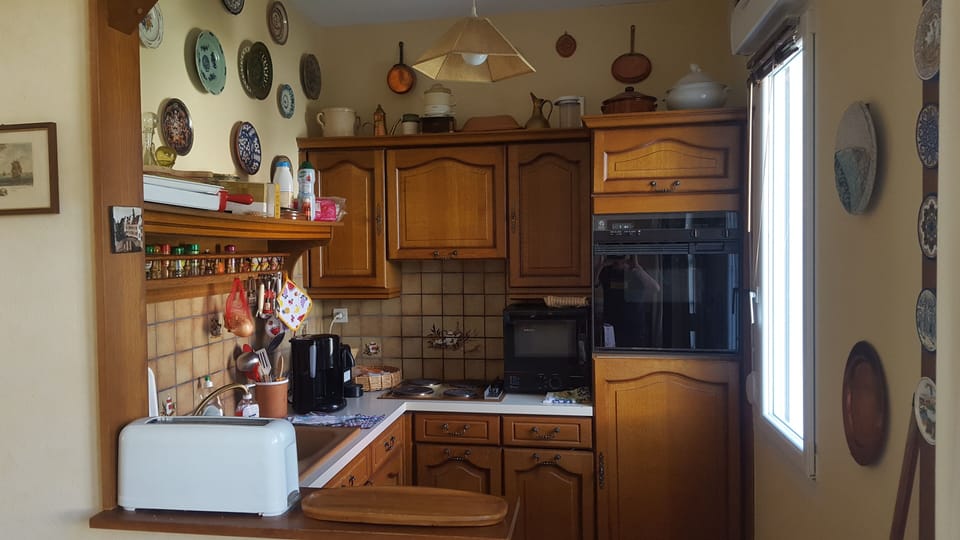 TOTALLY EQUIPPED KITCHEN