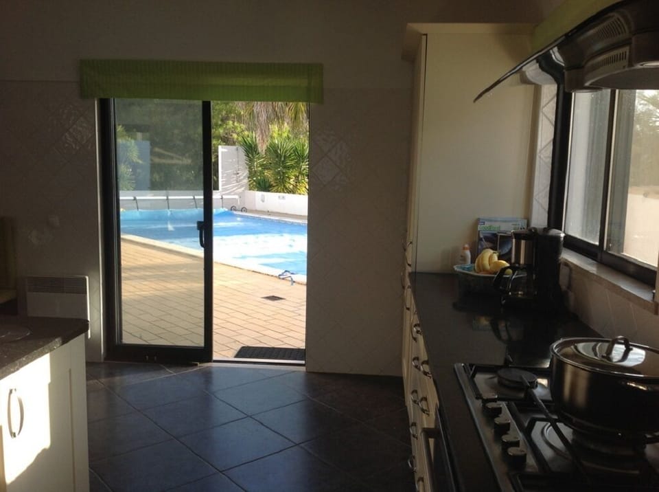 18 Kitchen
