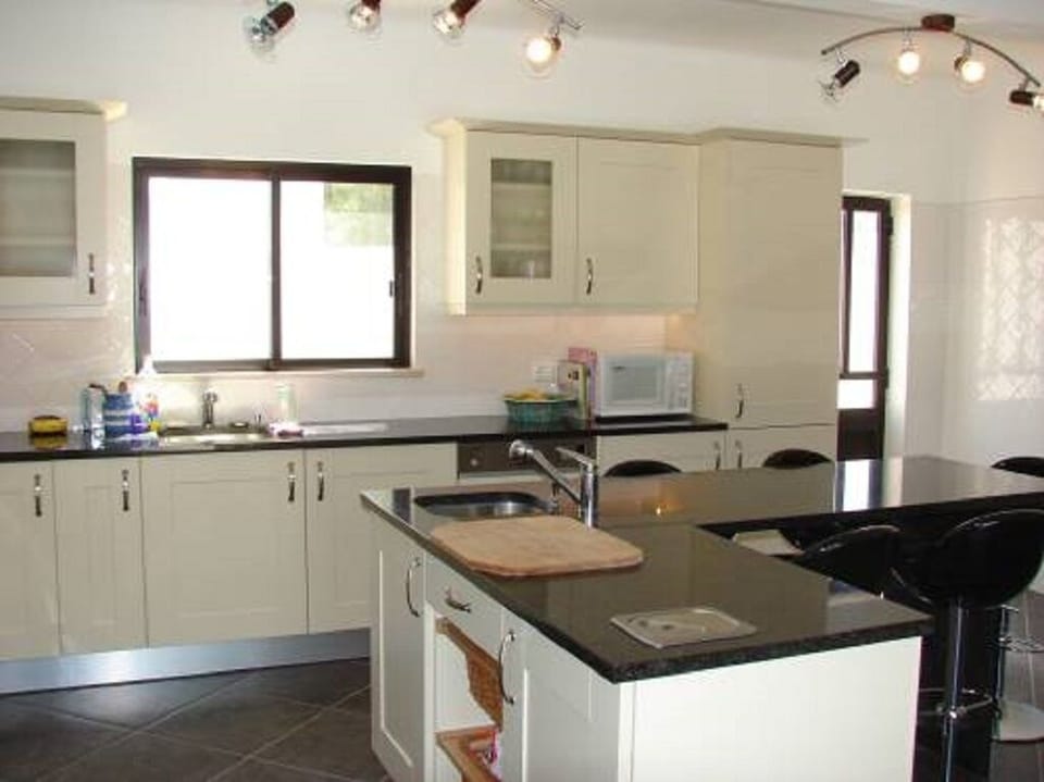 17 Kitchen
