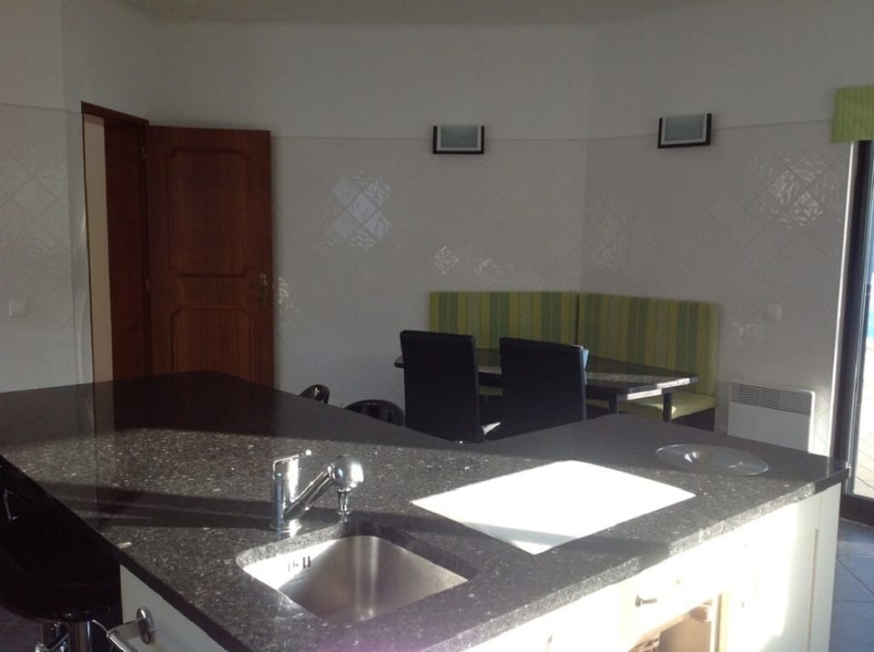 19 Kitchen