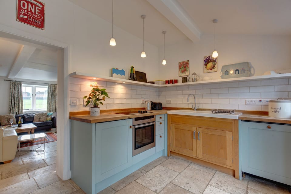 Ground floor: Modern kitchen with underfloor heating